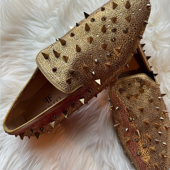 FERUCCI GOLD SPIKES AND CRYSTAL LOAFER SIZE 9 PROM WEDDING SHOES SLIPPERS - Picture 2 of 4